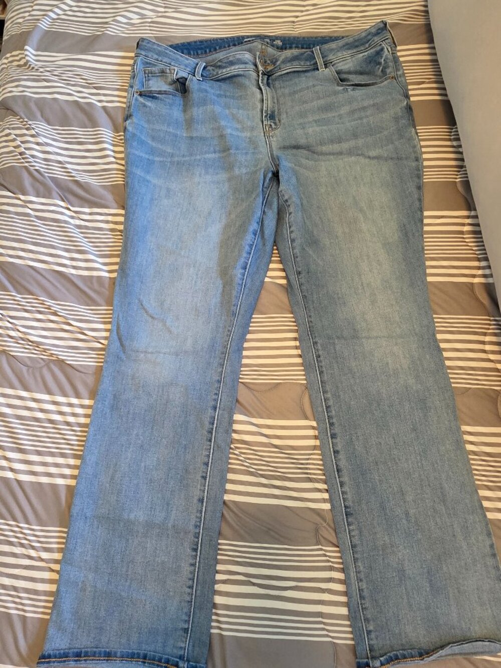 Old Navy Mid-Rise Kicker Bootcut Jeans